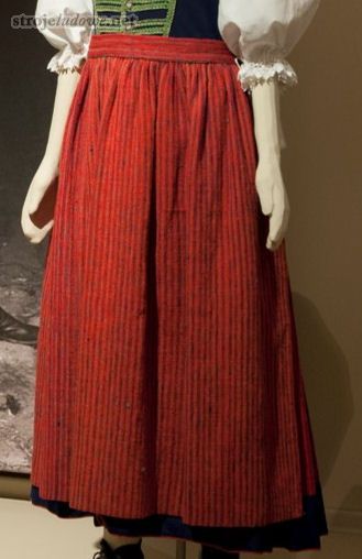 Zapaska z&nbsp;tkaniny samodziałowej, początek XX&nbsp;w., wystawa „Etnografia Opolszczyzny – tradycja i&nbsp;zmiana” w&nbsp;Muzeum Śląska Opolskiego.
Starsze typy zapasek szyte były z&nbsp;tej samej tkaniny, co&nbsp;spódnica buroka, tj. tkanej na&nbsp;krosnach z&nbsp;przędzy wełnianej na&nbsp;lnianej osnowie.
