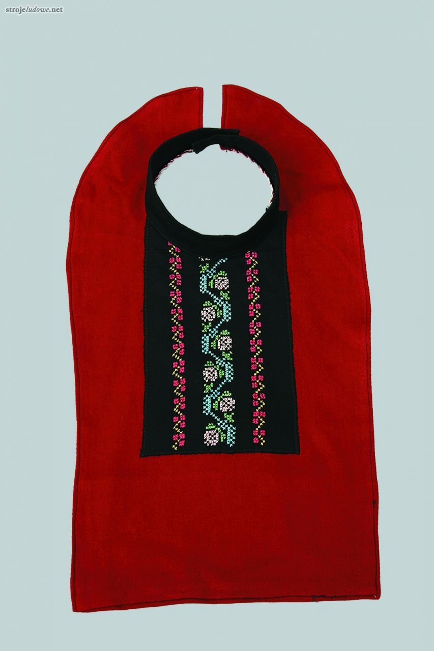 Fartuszek – podszyjnik męski, z&nbsp;wielobarwnym haftem krzyżykowym na&nbsp;suknie, ze&nbsp;zbiorów Muzeum Kultur Świata, Oddziału Muzeum Narodowego w&nbsp;Poznaniu, fot. A. Cieślawski