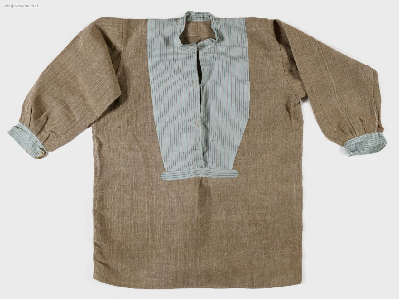 Koszula z&nbsp;gorsem, ze&nbsp;zbiorów Muzeum Ziemi Chełmskiej, fot. Grzegorz Zabłocki.