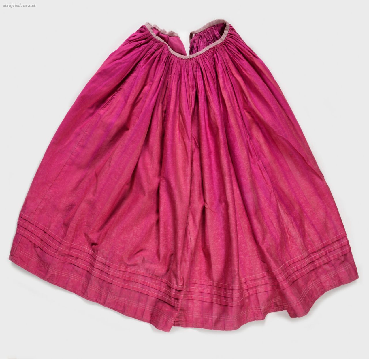 Spódnica z&nbsp;tkaniny fabrycznej, ze&nbsp;zbiorów Muzeum Ziemi Chełmskiej, fot. Grzegorz Zabłocki. 

