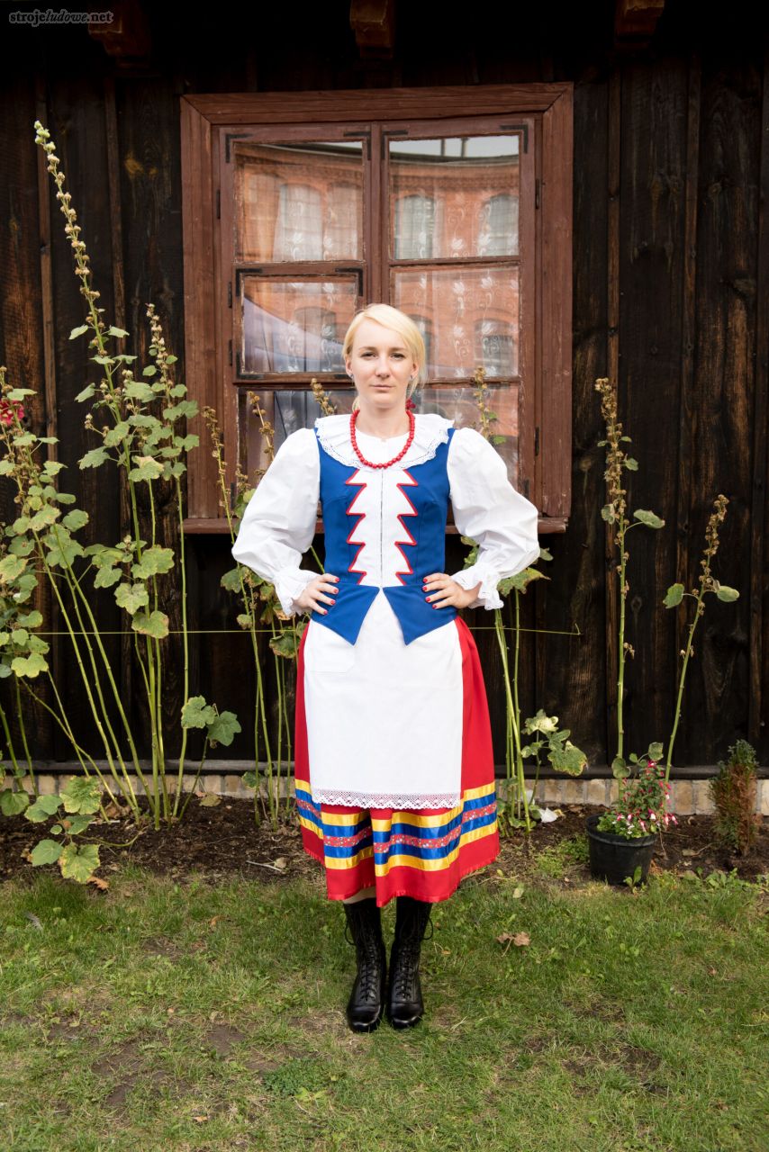 Kobiecy strój kociewski (rekonstrukcja), fot. Lokalna Organizacja Turystyczna „Kociewie”
