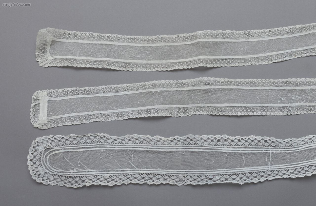 Bandki do&nbsp;fartuchów tiulowych, Chazy, 1. połowa XX&nbsp;w. Ze&nbsp;zbiorów Muzeum Ziemi Rawickiej, fot. A. Pląskowska