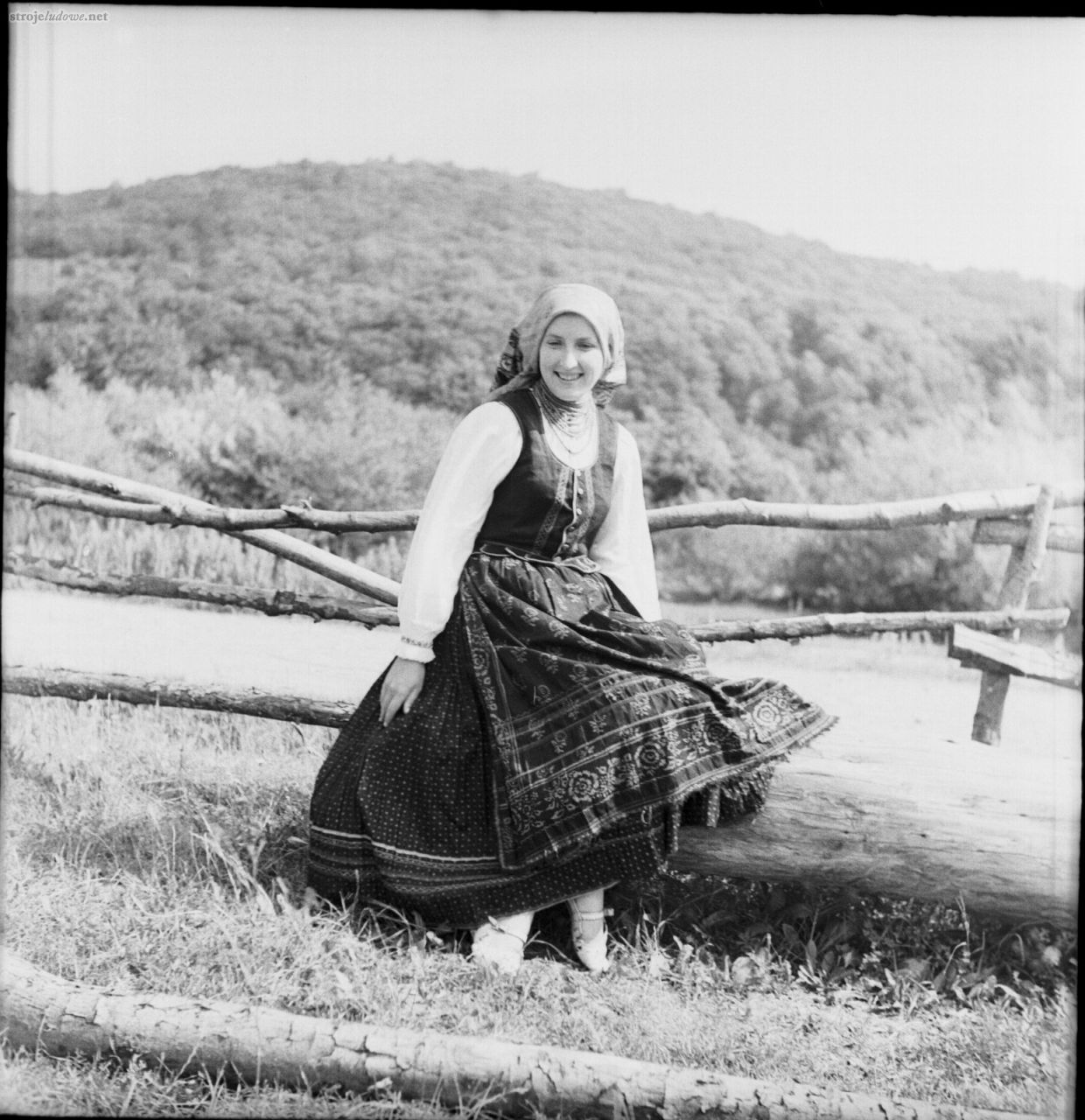 Strój łemkowski, Polany, Krosno, fot. Brylak, ze&nbsp;zbiorów archiwum Instytutu Nauk o&nbsp;Kulturze UMCS w&nbsp;Lublinie 