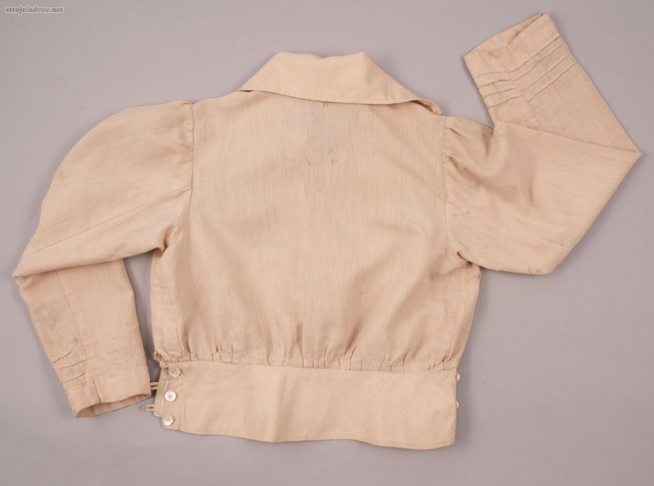 Ślubny kaftan kobiecy - tył, Wojcieszków, pow. Łuków, początek XX&nbsp;w., ze&nbsp;zbiorów Muzeum Narodowego w&nbsp;Lublinie, fot. Małgorzata Niećko