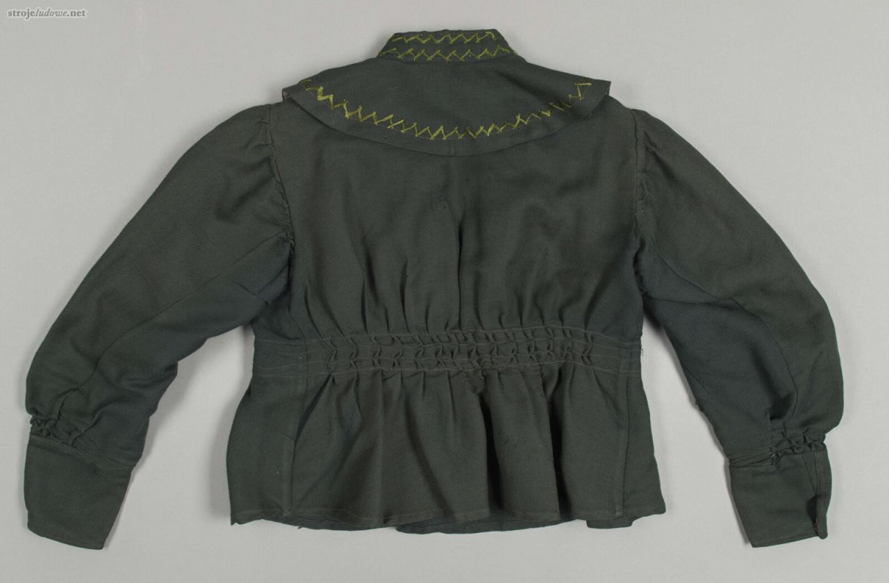 Kaftan kobiecy - tył, Wojcieszków, pow. Łuków, ok. 1881&nbsp;r., ze&nbsp;zbiorów Muzeum Narodowego w&nbsp;Lublinie, fot. Małgorzata Niećko