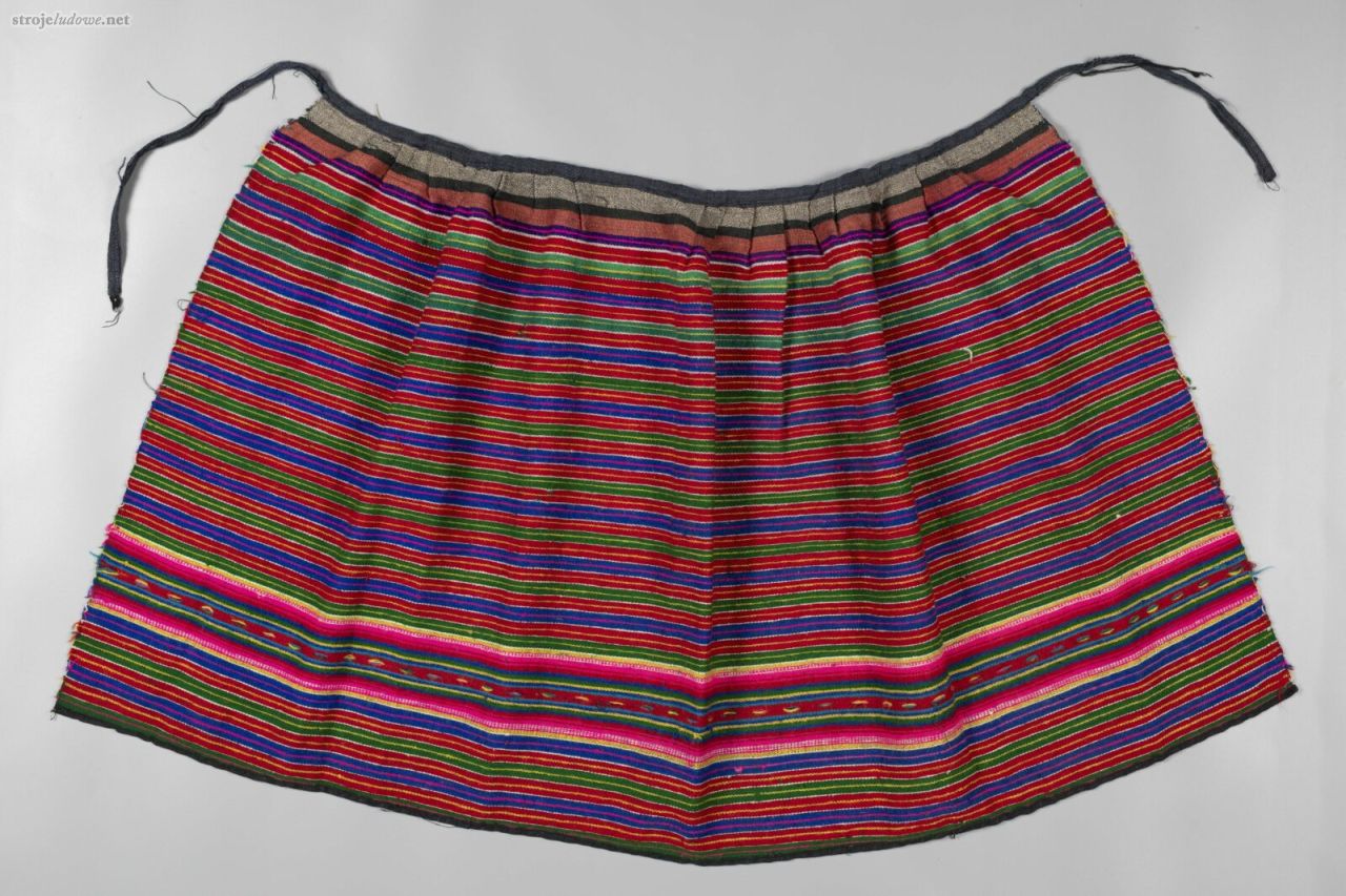 Zapaska lniano-wełniana w&nbsp;paski, Jarczówek, pow. Łuków, lata 50. XX&nbsp;w., ze&nbsp;zbiorów Muzeum Narodowego w&nbsp;Lublinie, fot. Małgorzata Niećko