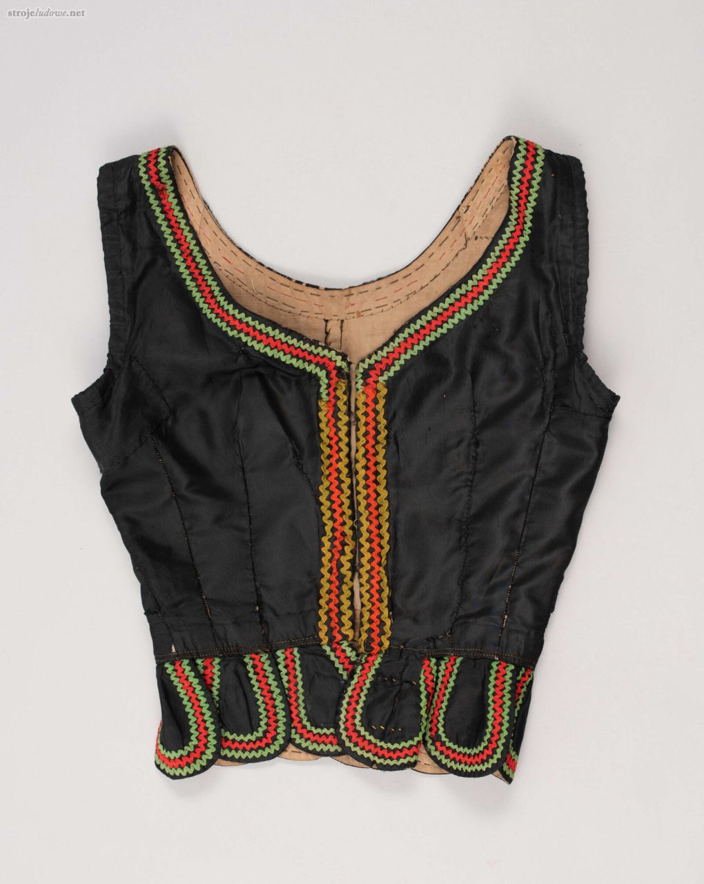 Gorset z&nbsp;kaletkami - przód, Wola Osowińska, pow. Łuków, ze&nbsp;zbiorów Muzeum Narodowego w&nbsp;Lublinie, fot. Małgorzata Niećko