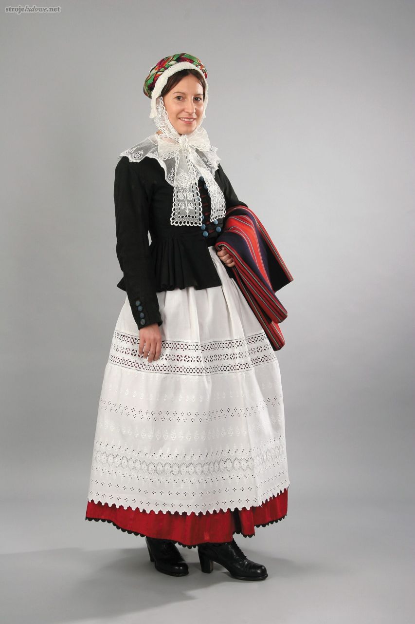 Strój szamotulski mężatki, w: Rosińska J., Suknia wydaje ludzkie obyczaje, Muzeum Narodowe w&nbsp;Poznaniu, Poznań 2005.
Obiekty ze&nbsp;zbiorów Muzeum Kultur Świata oddziału muzeum narodowego w&nbsp;Poznaniu

Piekielnica miała mieć dużo fałdowań, a&nbsp;najwięcej z&nbsp;tyłu i po&nbsp;bokach – tak by&nbsp;nie wzbudzać podejrzeń, co do&nbsp;odmiennego stanu kobiety.
