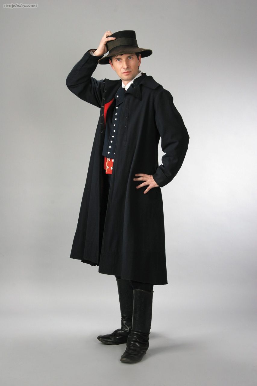 Strój gospodarza ze&nbsp;zbiorów Muzeum Narodowego w&nbsp;Poznaniu
Źródło: I. Rosińska, Suknia wydaje ludzkie obyczaje. Wielkopolskie stroje ludowe, Poznań 2005
