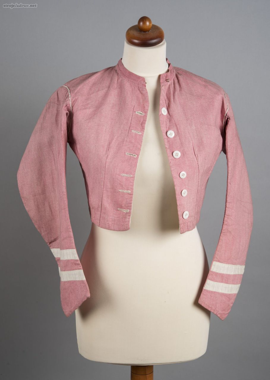 Kabat letni szyty z&nbsp;drukowanego płótna, ok. 1900&nbsp;r., używany do 1956&nbsp;r., Kębłowo,  pow. Wolsztyn,  ze&nbsp;zbiorów Muzeum Kultur Świata oddziału Muzeum Narodowego w&nbsp;Poznaniu, fot. S. Obst