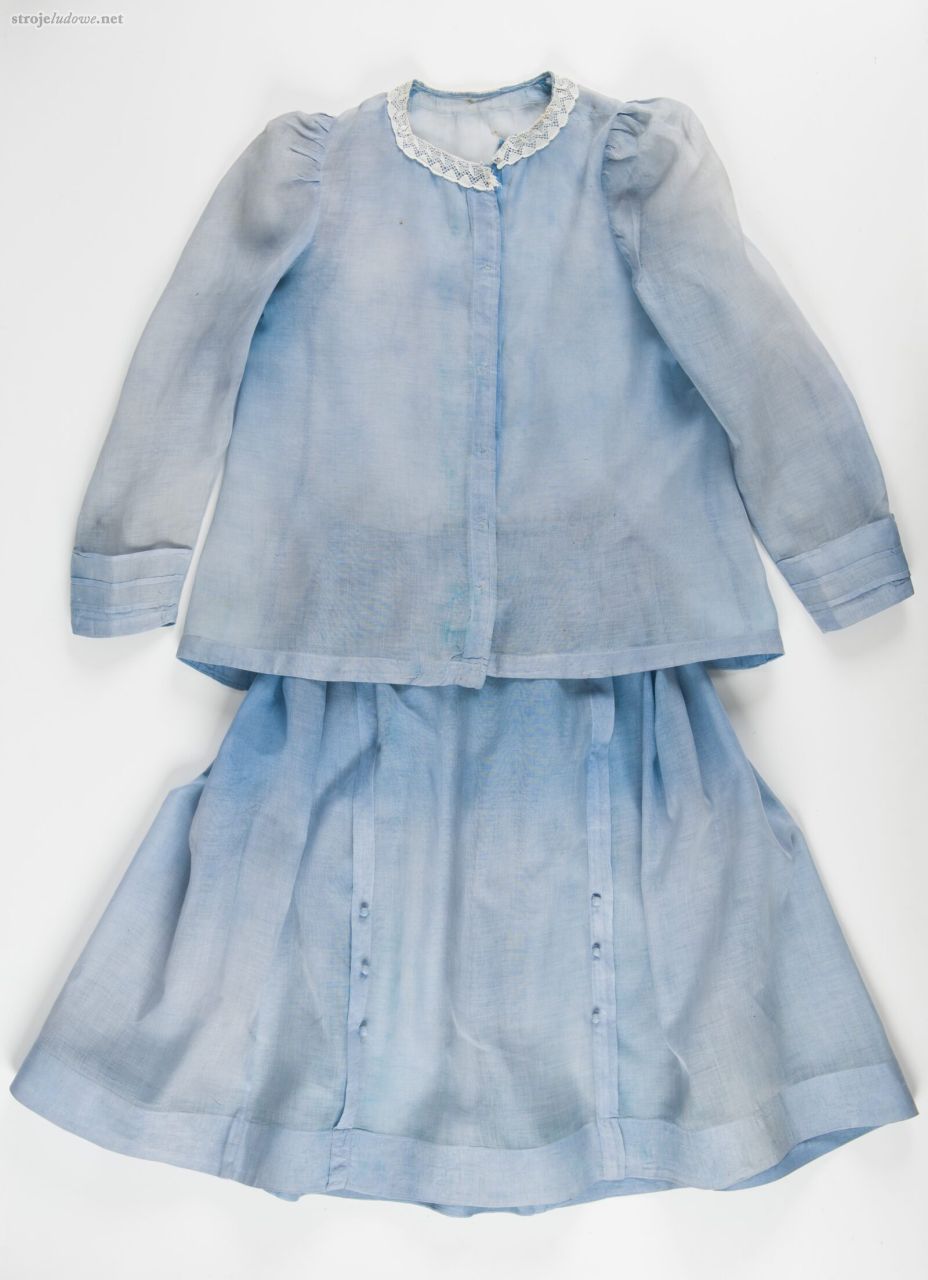 Strój druhny uszyty przez Cecylię Kasprzak z&nbsp;Wydaw w 1925&nbsp;r., ze&nbsp;zbiorów Muzeum Etnograficznego w&nbsp;Poznaniu, fot. S. Obst