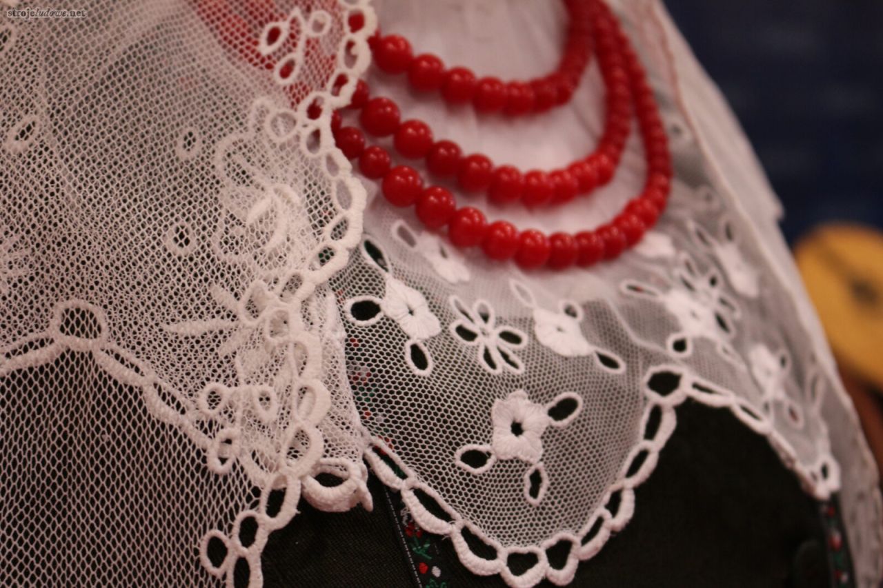 Haft na&nbsp;kryzie, ze&nbsp;zbiorów Muzeum Ziemi Rawickiej, fot. Adrianna Miara