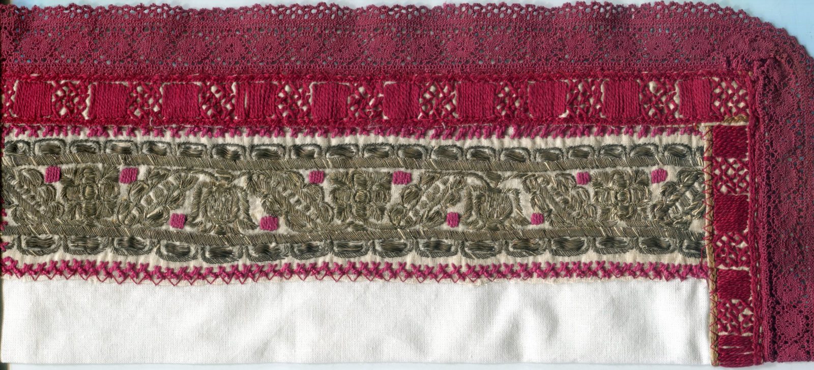 Haft z&nbsp;czerwonej związki, XIX w. lub wcześniej, fot. Tymoteusz Król