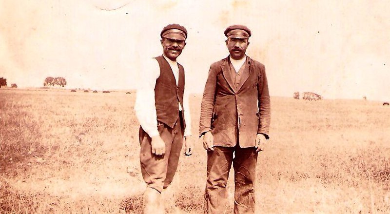Jan Bączyk (z prawej) i Czesław Malinowski, Wola Zambrowska, 1931 r., własność prywatna