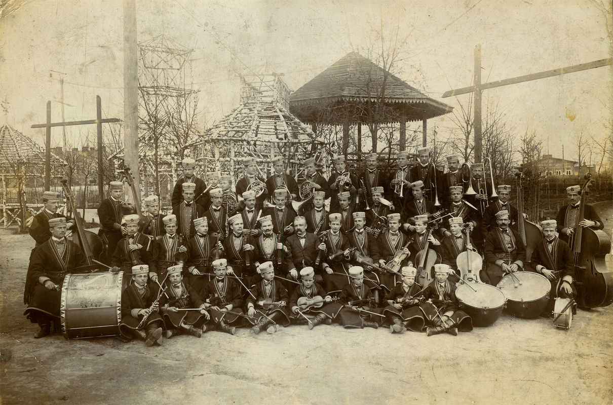 Karol Namysłowski z orkiestrą, 1902 r., Lublin, ogród-teatr letni „Rusałka”, fot. NN, ze zbiorów Muzeum Zamojskiego