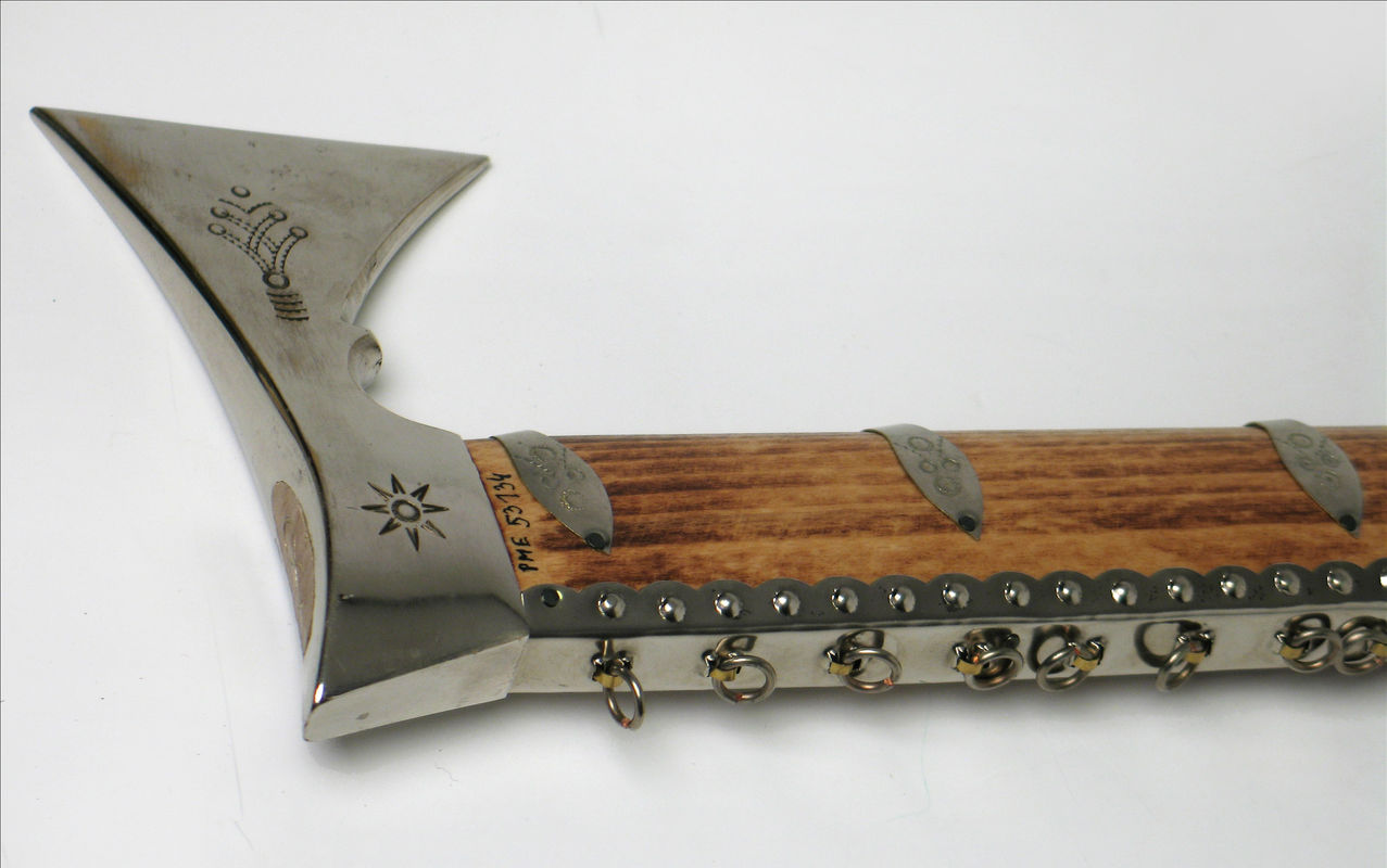 <em>Ciupaga, </em>Ze zbiorów Państwowego Muzeum Etnograficznego w&nbsp;Warszawie, fot. K. Wodecka

Powierzchnia obucha mogła być gładka lub ozdobiona kutymi albo grawerowanymi ornamentami.