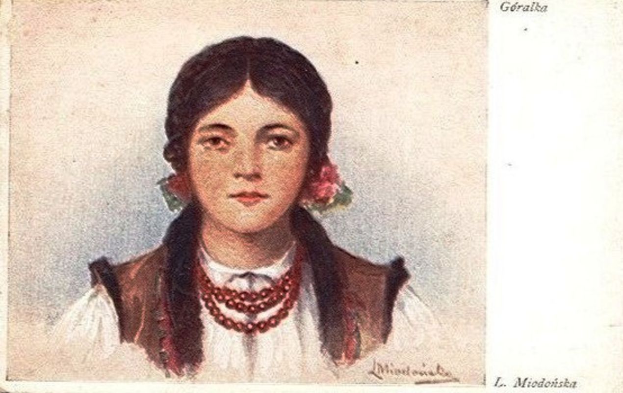 Góralka, seria Malarstwo polskie, mal. L. Miodońska, Wydawnictwo Polonia Kraków, pocztówka, własność prywatna

Niegdyś, dodatkowo pośrodku najdłuższego sznura umieszczano krzyżyk lub medalik albo srebrną monetę z&nbsp;wizerunkiem, najczęściej cesarzowej Marii Teresy. Z&nbsp;czasem kobiety, które nie mogły sobie pozwolić na&nbsp;korale naturalne, zaczęły zastępować je&nbsp;koralami sztucznymi, jakie nosiły także często młode dziewczyny przed zamążpójściem.
