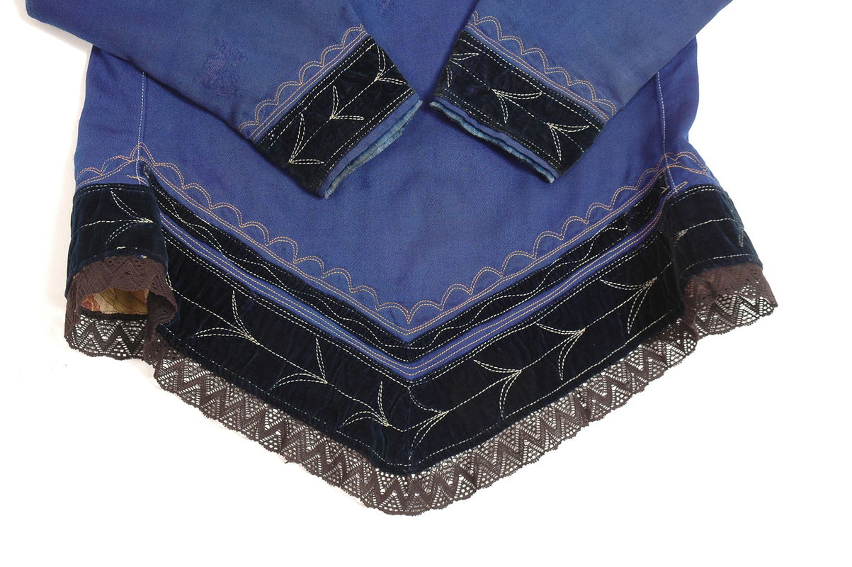 Naszycia, sposób zdobienia kaftana, Wieluńskie, okres międzywojenny. Ze&nbsp;zbiorów Muzeum Archeologicznego i&nbsp;Etnograficznego w&nbsp;Łodzi, fot. Wł. Pohorecki