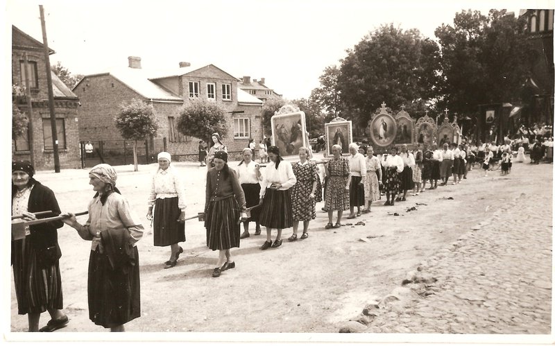 Procesja w&nbsp;Kołbieli, kolekcja Agnieszki i&nbsp;Mateusza Niwińskich