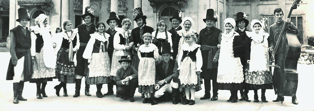 Zespół „Pałuki”, Warszawa, 1972&nbsp;r., fot. nieznany, prywatne archiwum K. Prillowej, Muzeum Etnograficzne im. Marii Znamierowskiej-Prüfferowej w&nbsp;Toruniu.