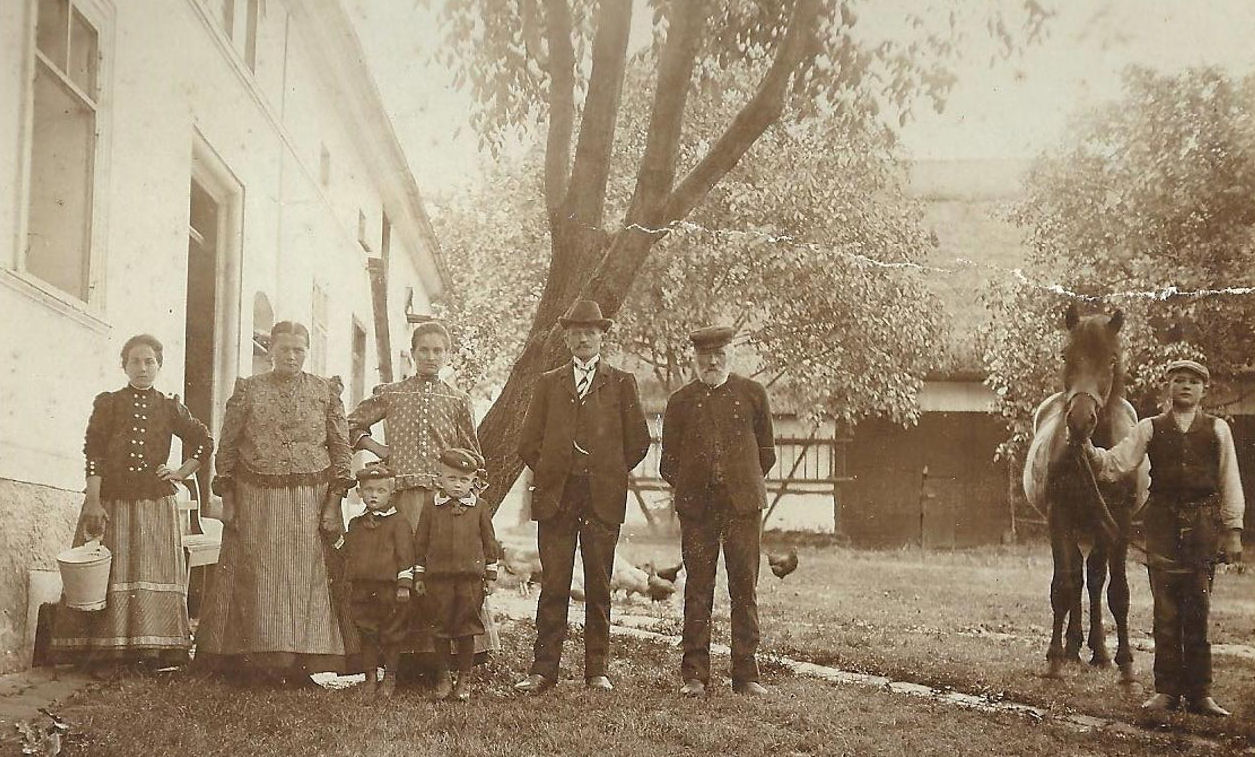 Rodzina Sauerów, 1907&nbsp;r., fot. Fototeka Śląska (Muzeum Wsi Opolskiej).