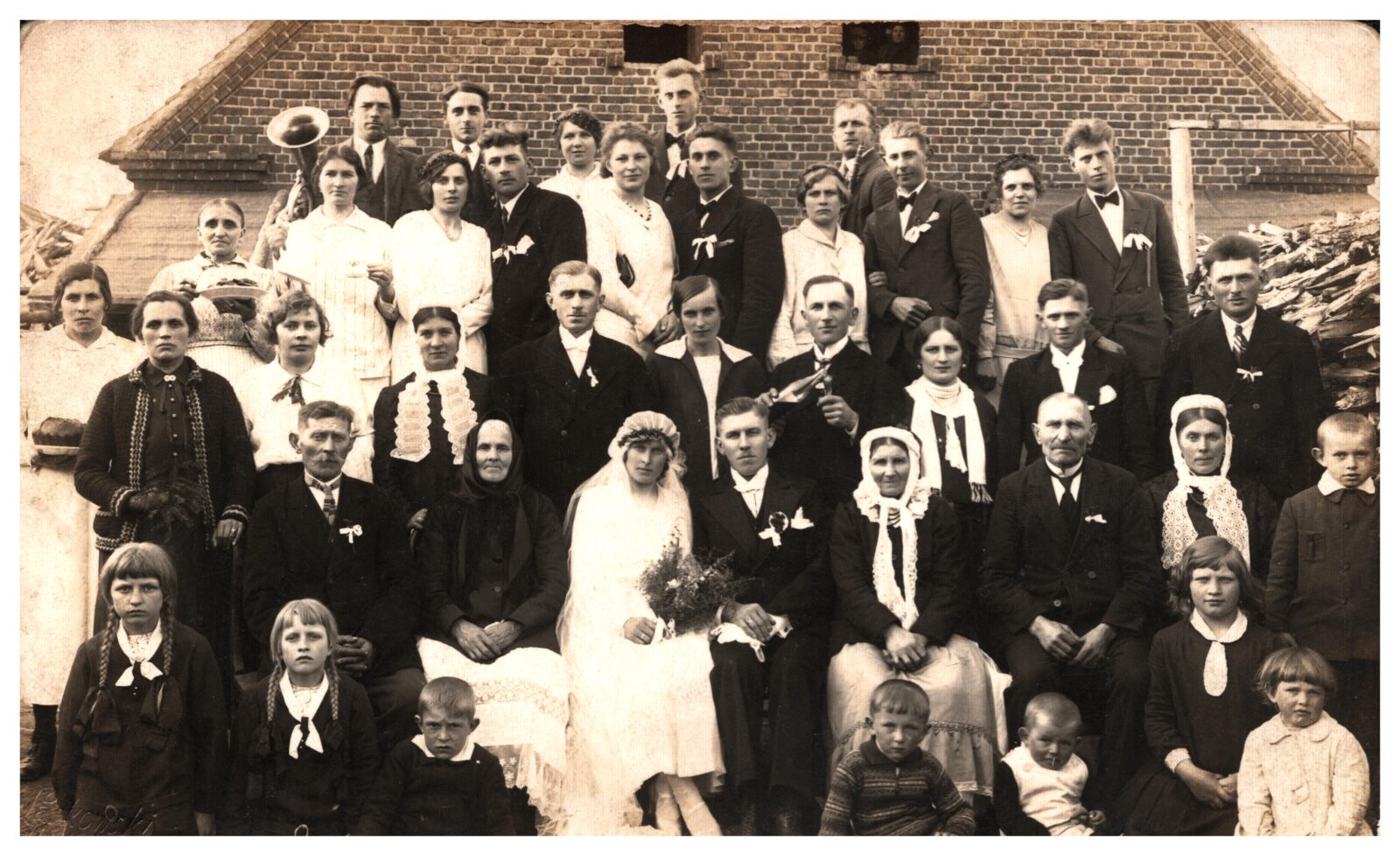 Ślub Wiktorii Weihss i&nbsp;Leona Mazurka, ok. 1925&nbsp;r., ze&nbsp;zbiorów Muzeum Regionalnego w&nbsp;Wolsztynie.
