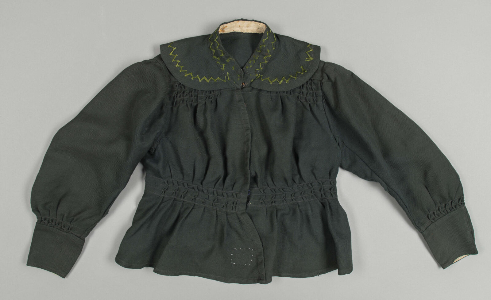 Kaftan kobiecy - przód, Wojcieszków, pow. Łuków, ok. 1881&nbsp;r., ze&nbsp;zbiorów Muzeum Narodowego w&nbsp;Lublinie, fot. Małgorzata Niećko